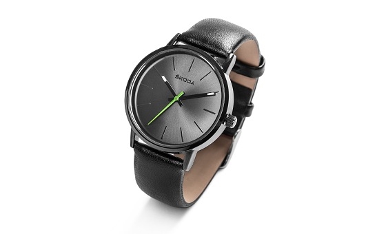 SKODA dame ur, Diameter: 35 mm Dameur med sort krans, mørk ur-skive og grøn sekund viser.